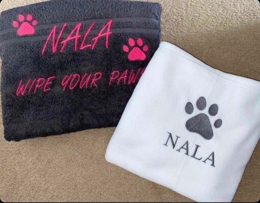 Nala set wipe your paws pink writing dark grey towel